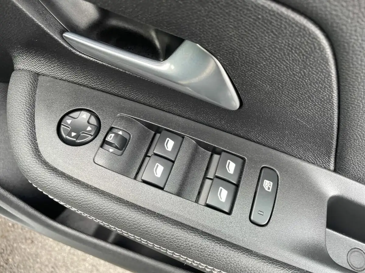2023-vauxhall-mokka-e-gs-big-21