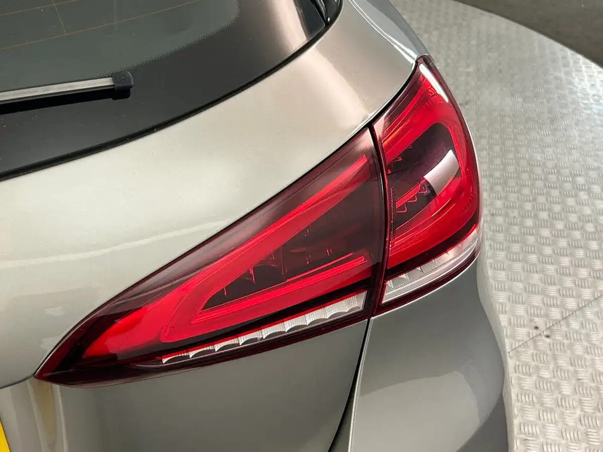 2019-mercedes-benz-a-class-13-a180-amg-line-executive-hatchback-5d-big-15