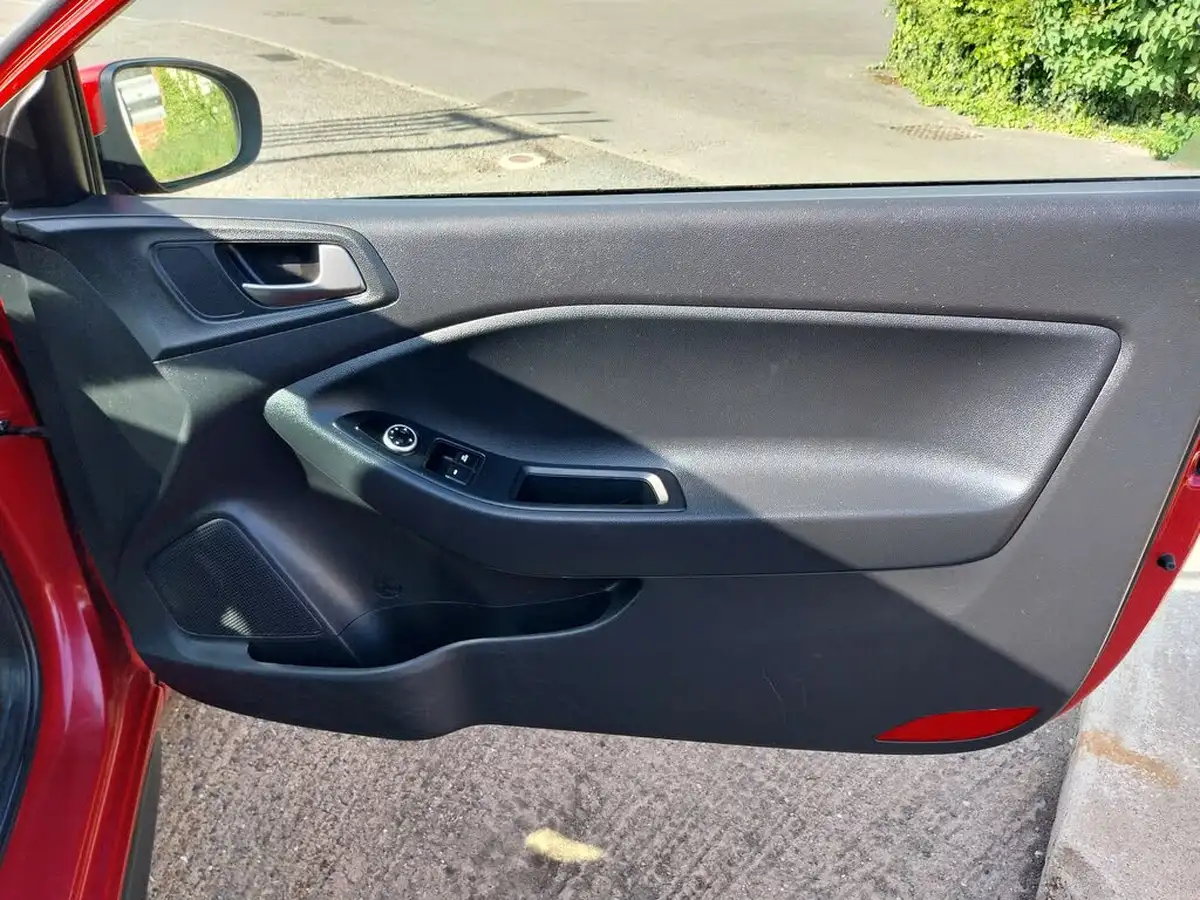 2018-hyundai-i20-10-t-gdi-se-coupe-3d-big-11