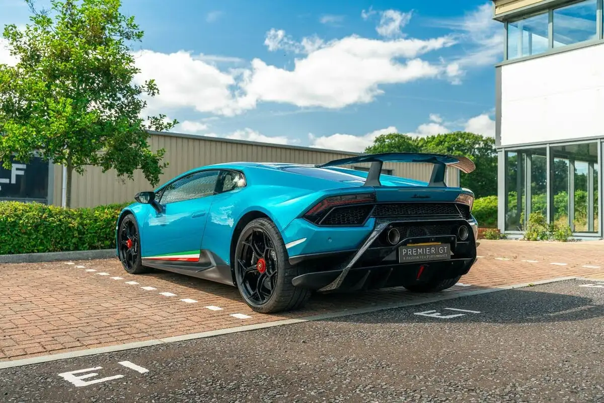 2018-lamborghini-huracan-52-performante-coupe-big-1
