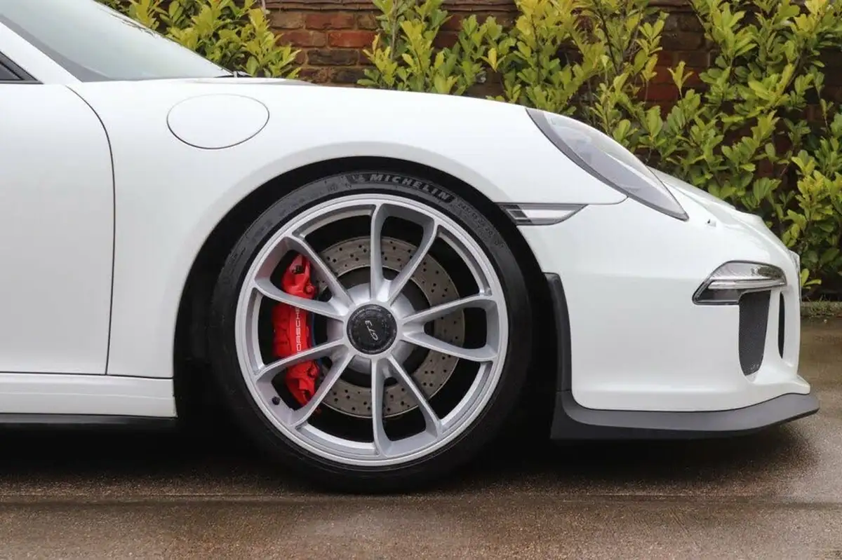 2014-porsche-911-38-gt3-big-17