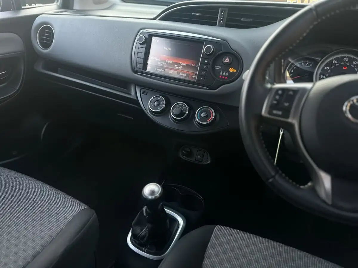 2015-toyota-yaris-10-icon-3d-big-13
