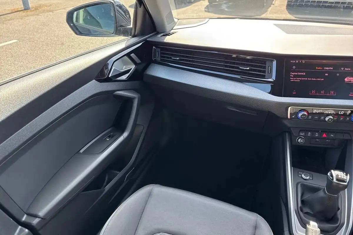 2019-audi-a1-10-30-tfsi-sport-big-19