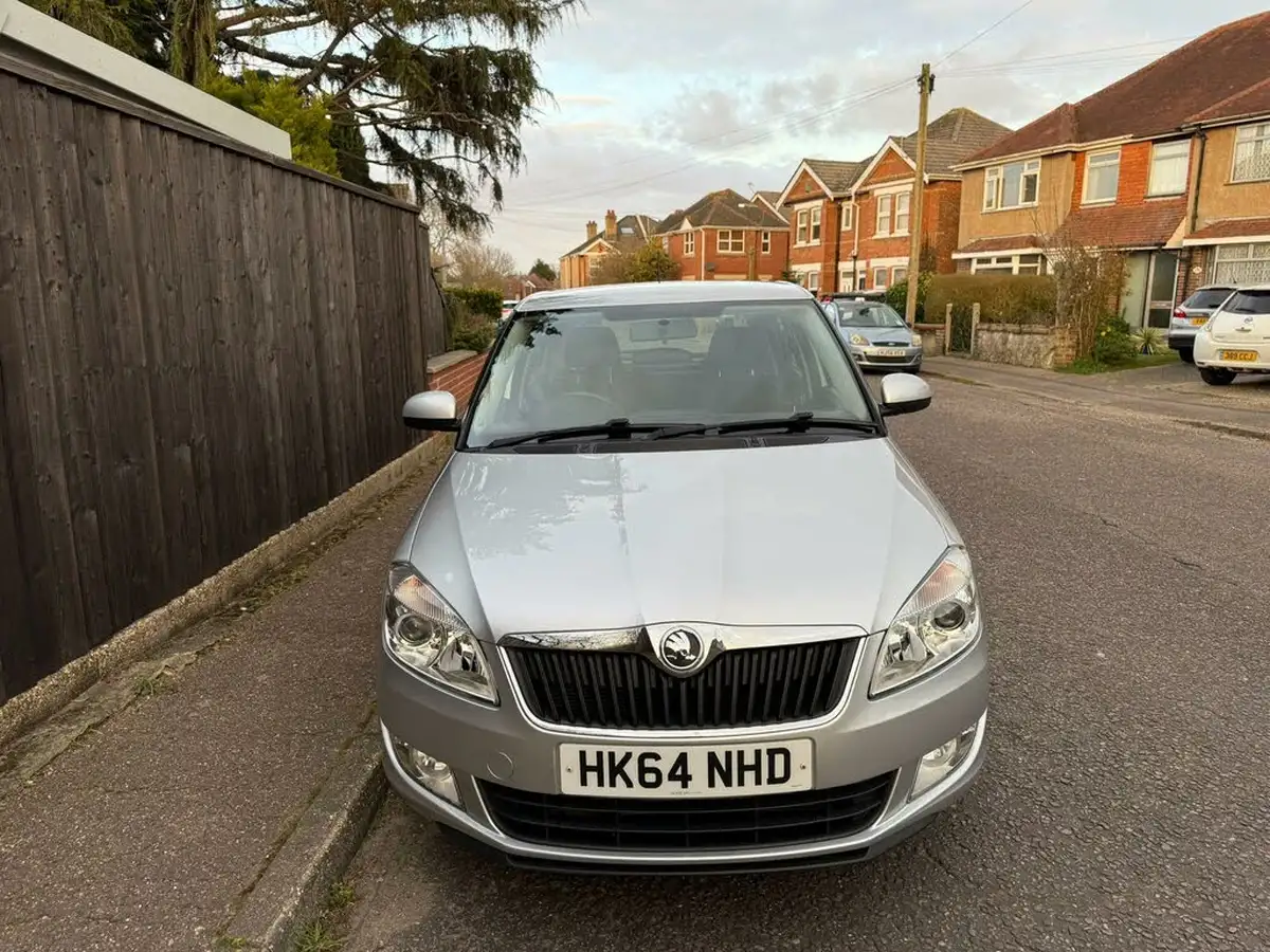 2015-skoda-fabia-12-elegance-hatchback-dsg-big-6