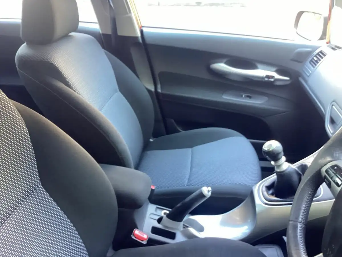 2010-toyota-auris-133-vvt-i-tr-5d-big-12
