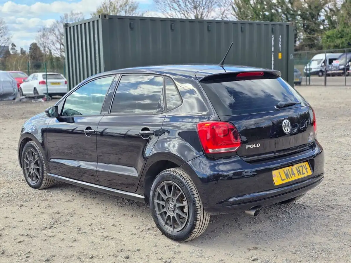 2014-volkswagen-polo-big-3