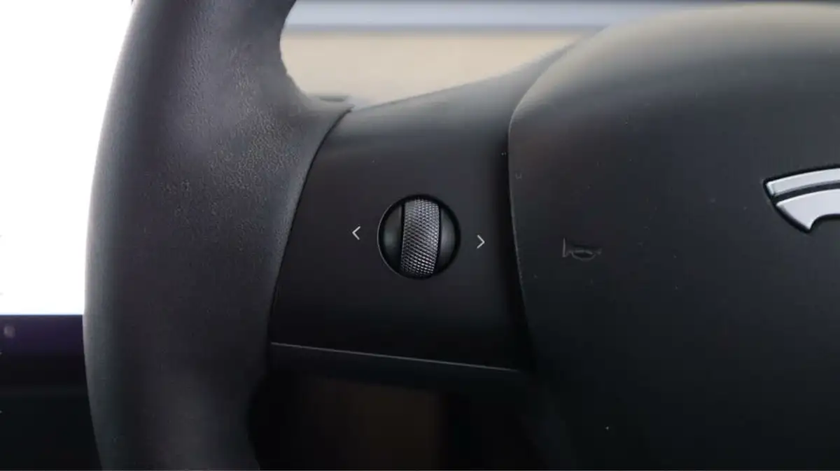 2022-tesla-model-y-e-rwd-big-21