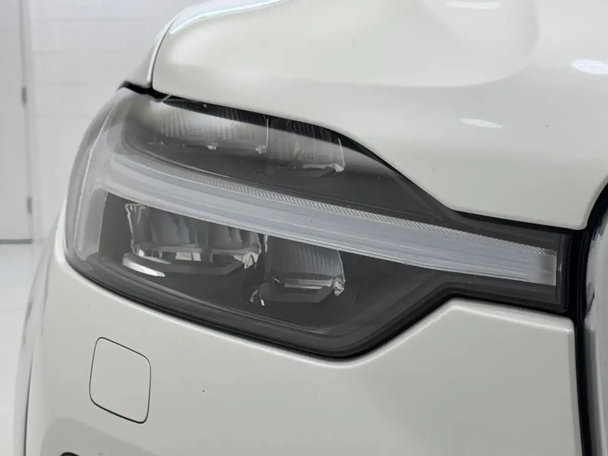 2022-volvo-xc60-20-t8-ultimate-dark-big-32