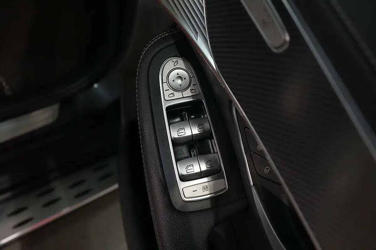 2021-mercedes-benz-eqc-e-eqc-400-amg-line-premium-big-32
