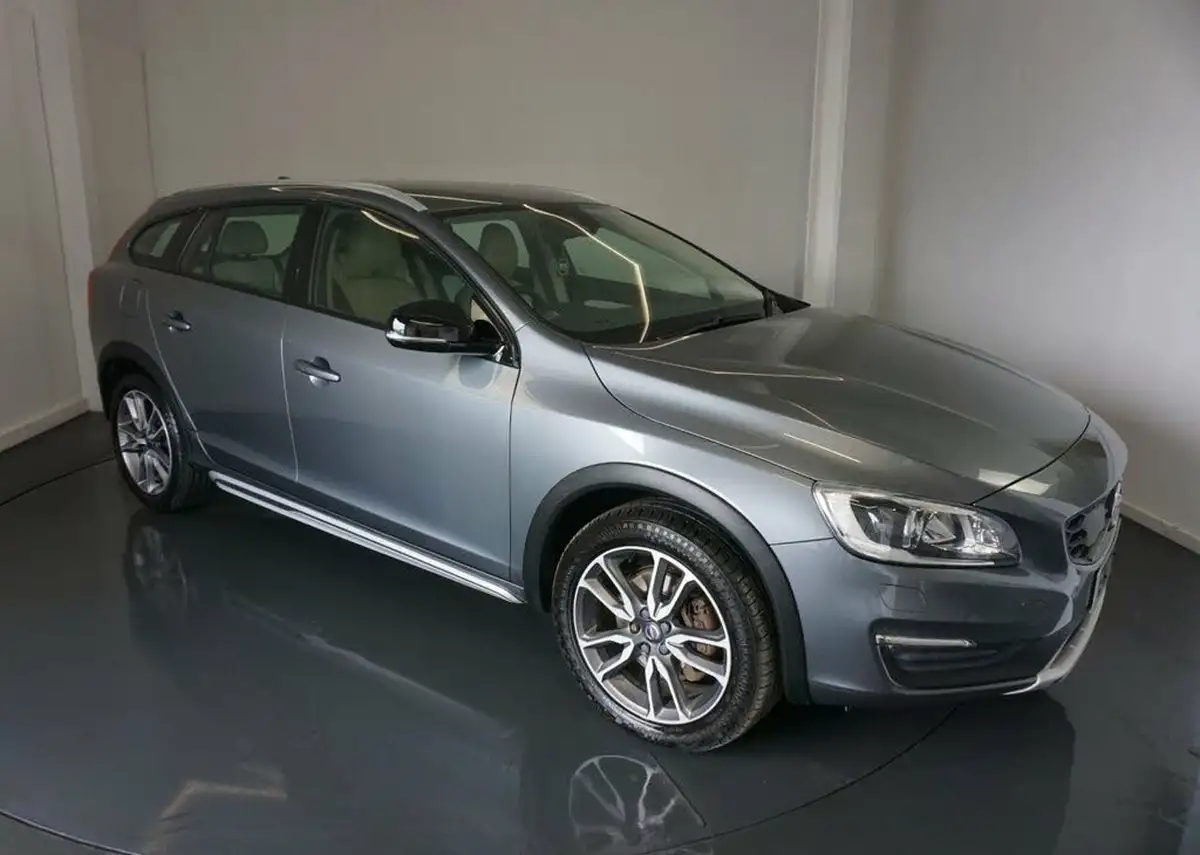 2017-volvo-v60-20td-d4-cross-country-lux-geartronic-big-13