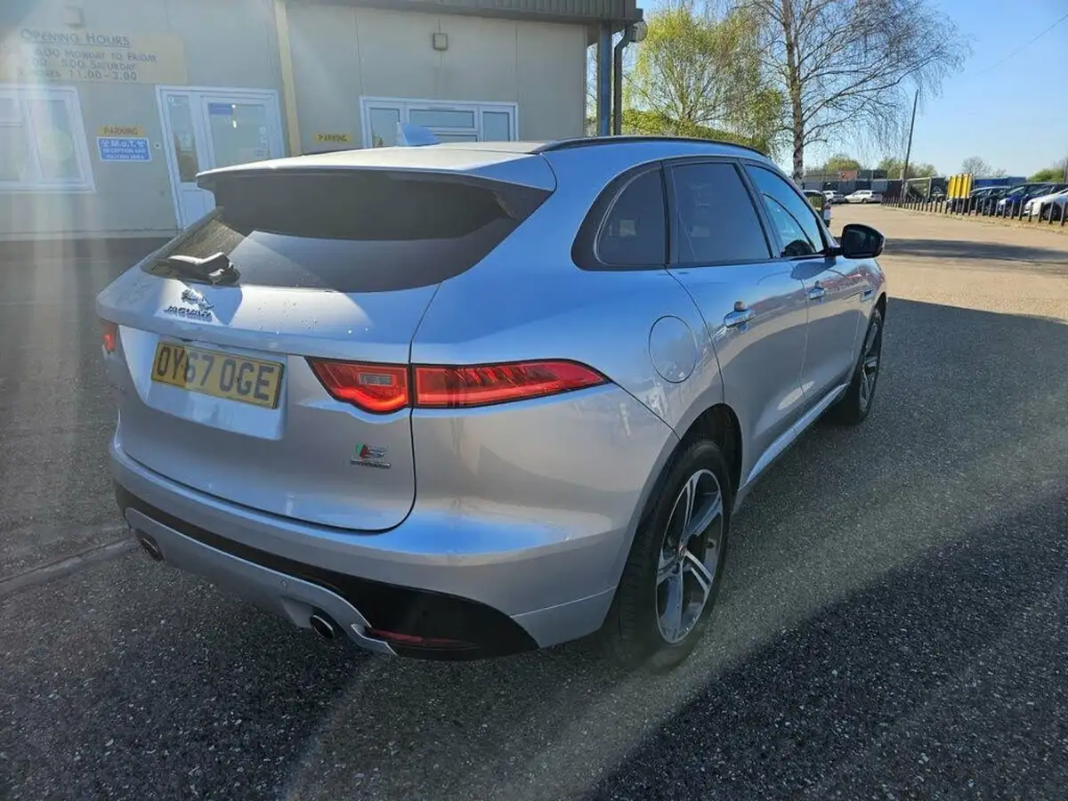 2017-jaguar-f-pace-30td-s-ss-big-3