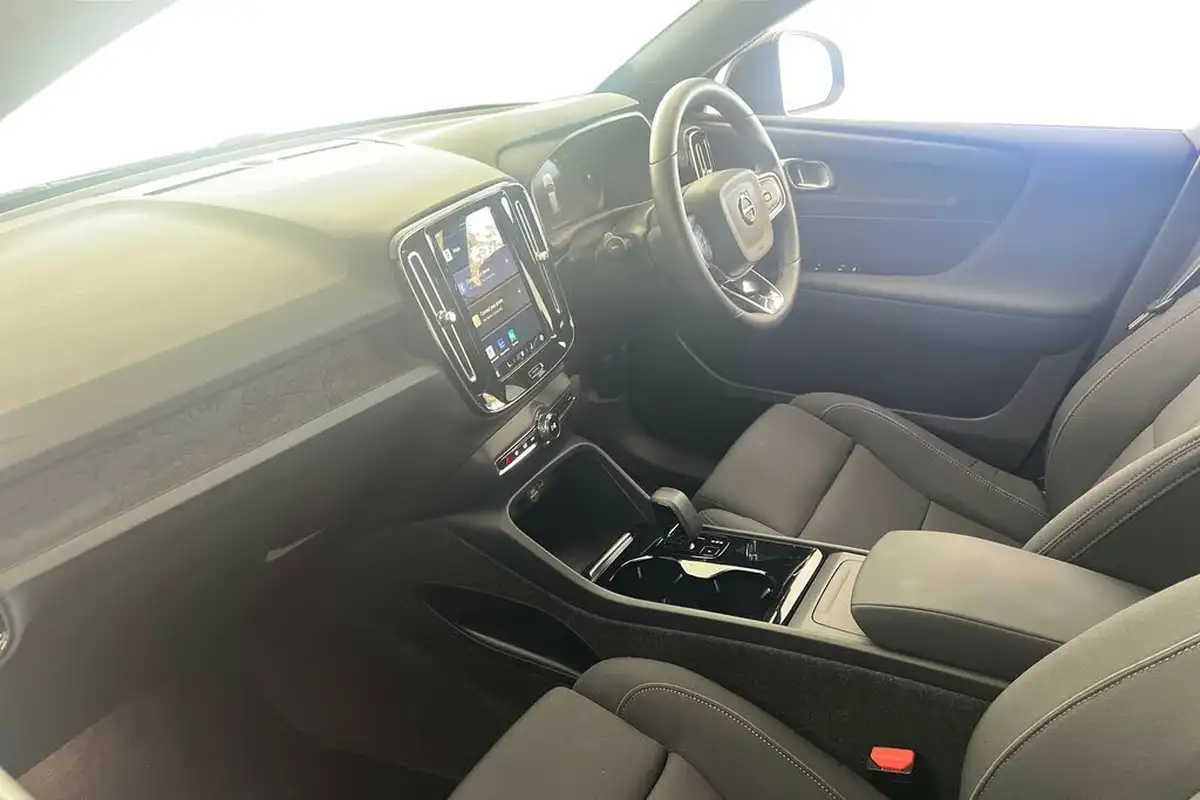 2023-volvo-xc40-e-recharge-core-235bhp-big-1