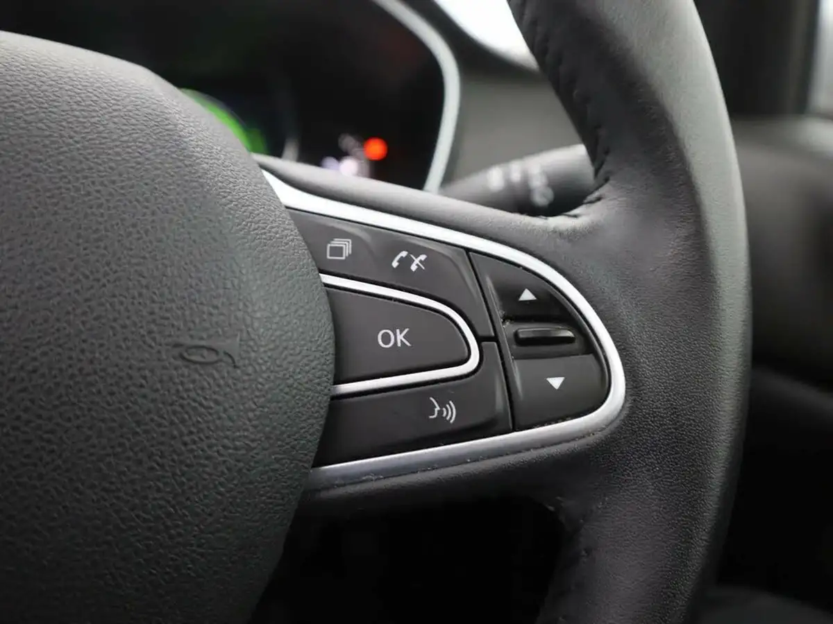 2018-renault-megane-13-tce-iconic-hatchback-big-29