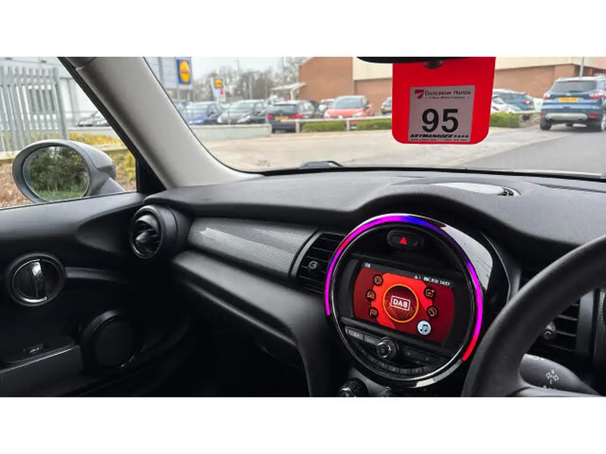 2019-mini-cooper-15-cooper-classic-hatchback-3d-big-26