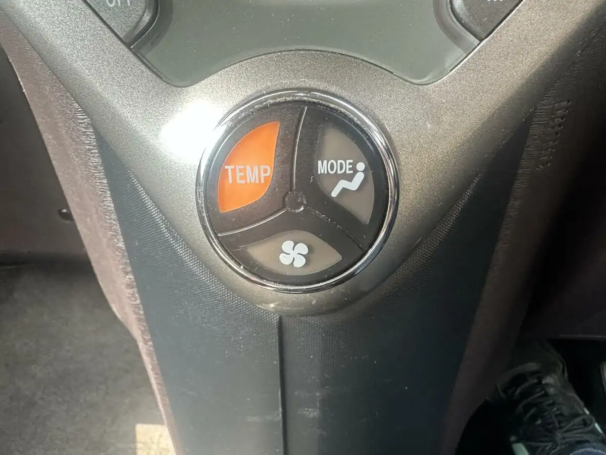 2010-toyota-iq-10-2-big-34