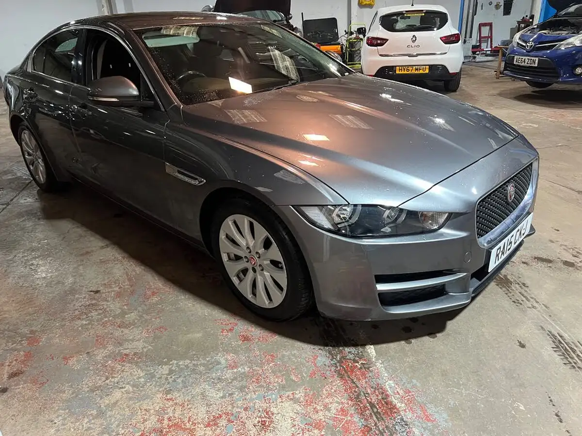 2015-jaguar-xe-20td-se-163ps-big-6