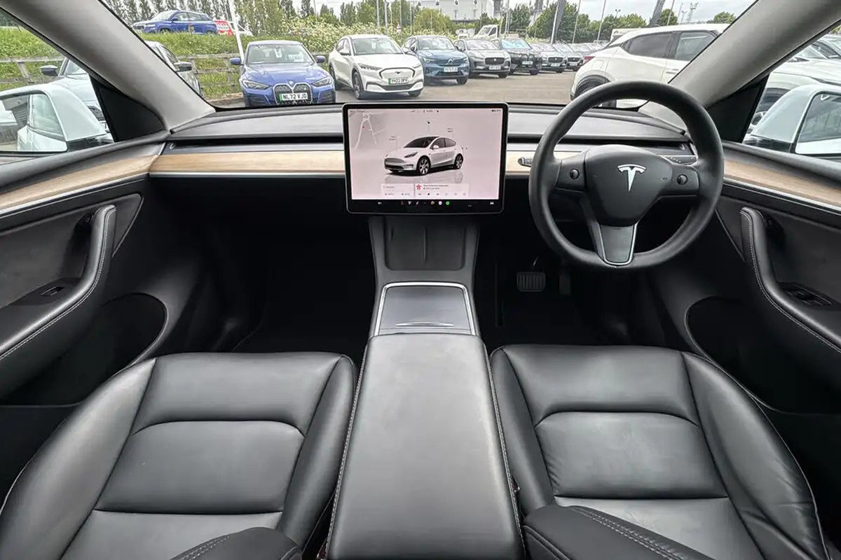 2022-tesla-model-y-e-long-range-big-8