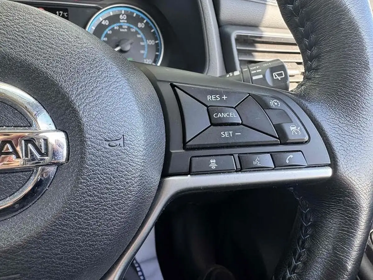 2020-nissan-leaf-e-n-connecta-big-35