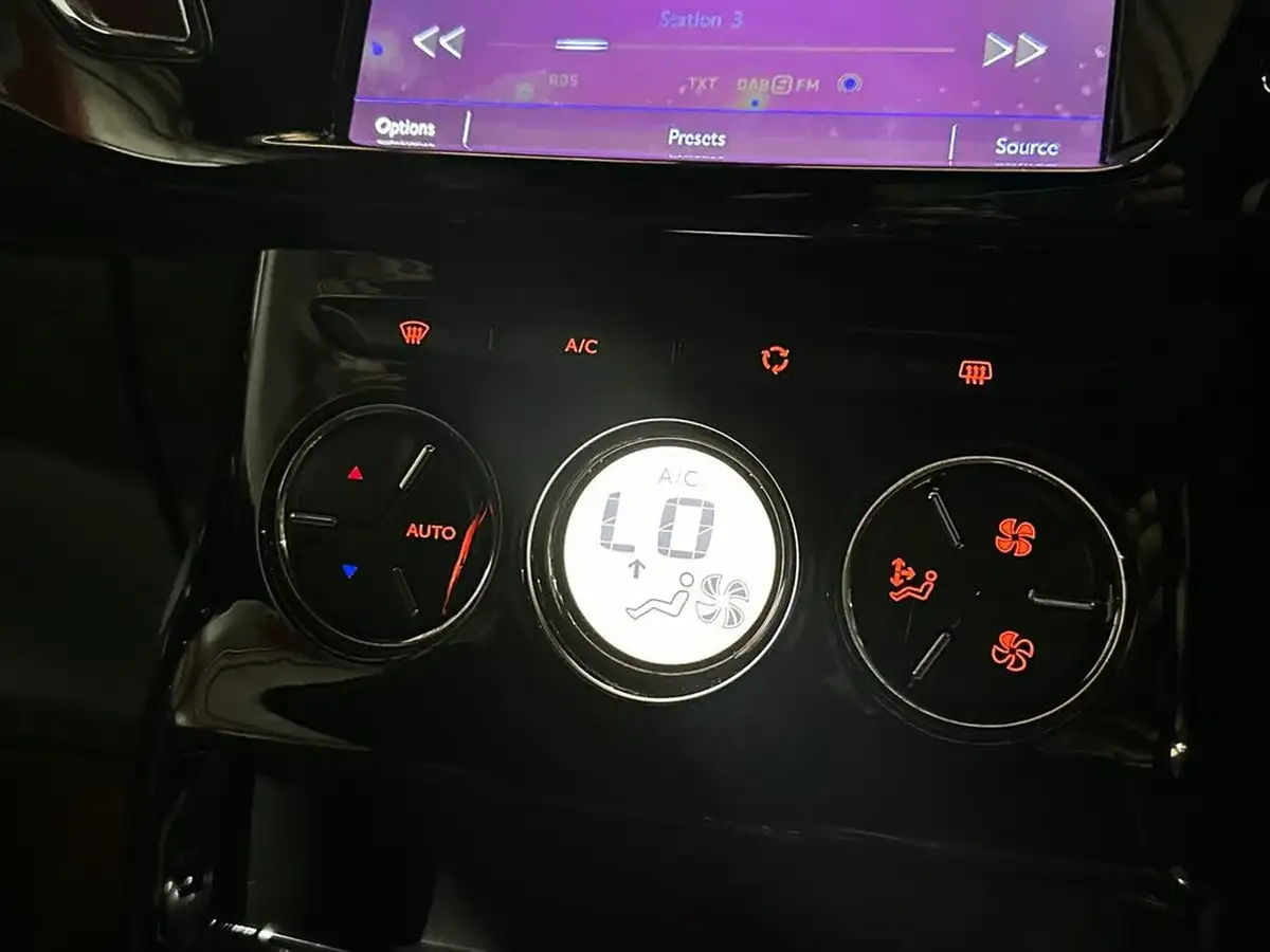 2017-ds-ds-3-12-puretech-connected-chic-82ps-big-13