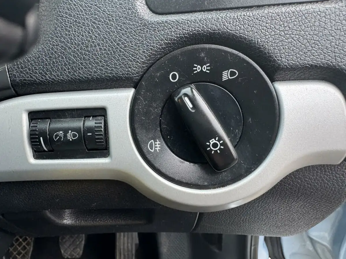 2011-skoda-octavia-16-se-hatchback-big-32