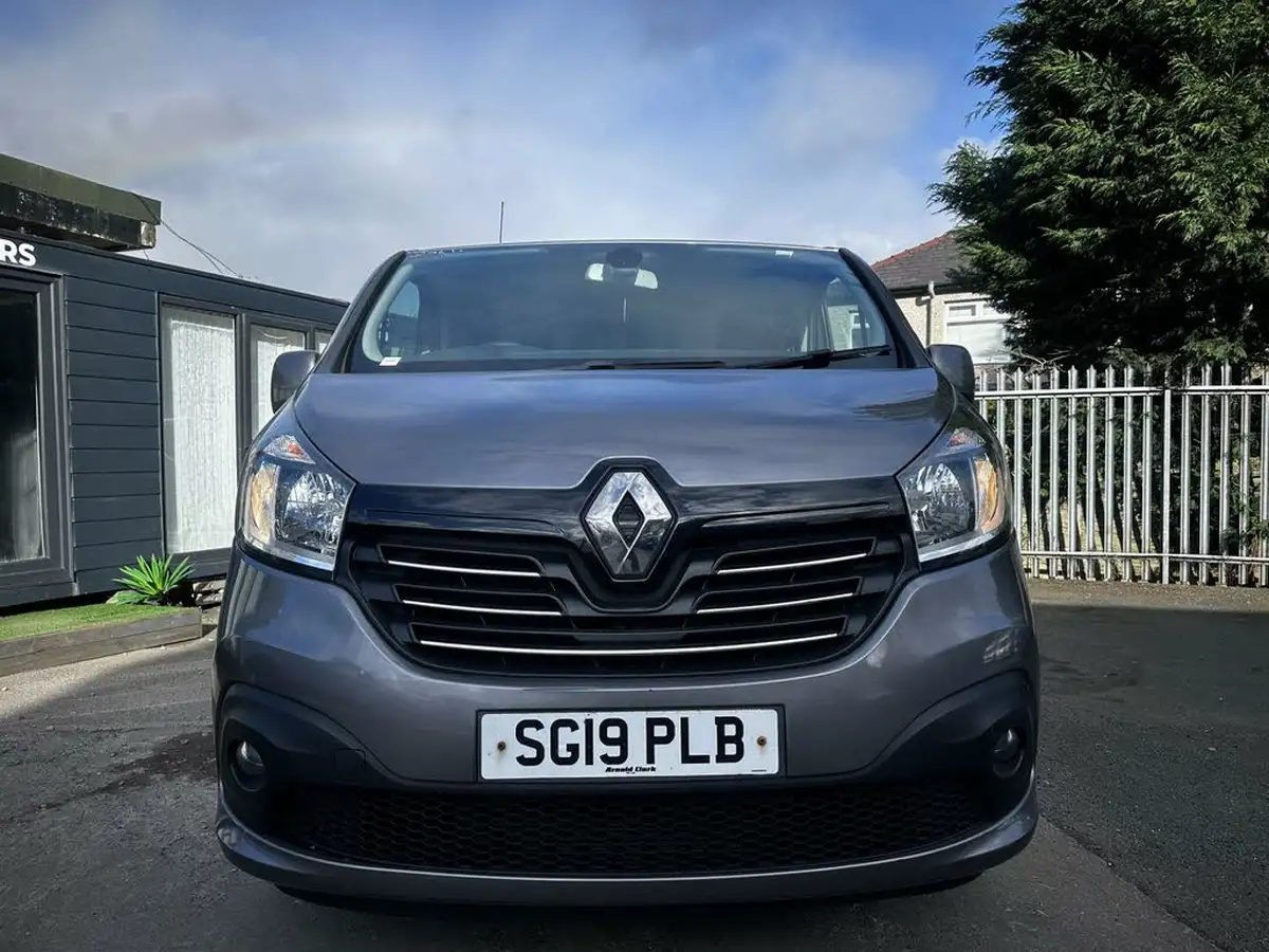 2019-renault-trafic-16dci-ll29-120-sport-nav-eu6c-bus-9-seats-big-3