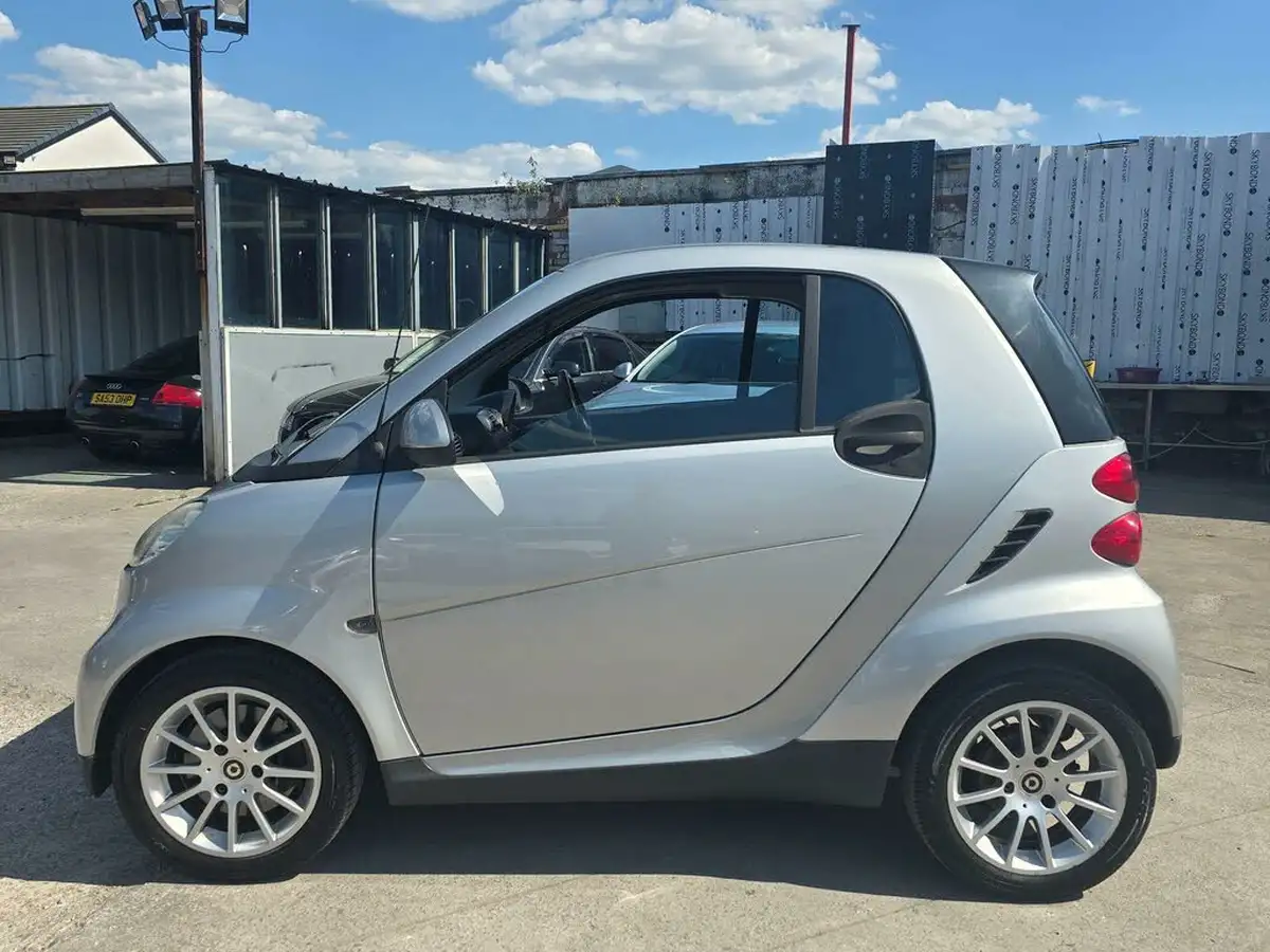 2007-smart-fortwo-10-passion-71bhp-coupe-big-3