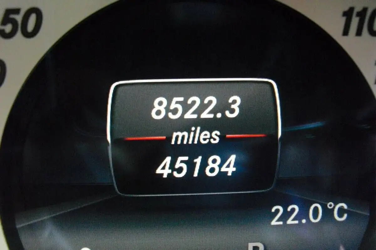 2015-mercedes-benz-e-class-30cdi-e350-amg-line-258ps-ss-coupe-2d-big-3