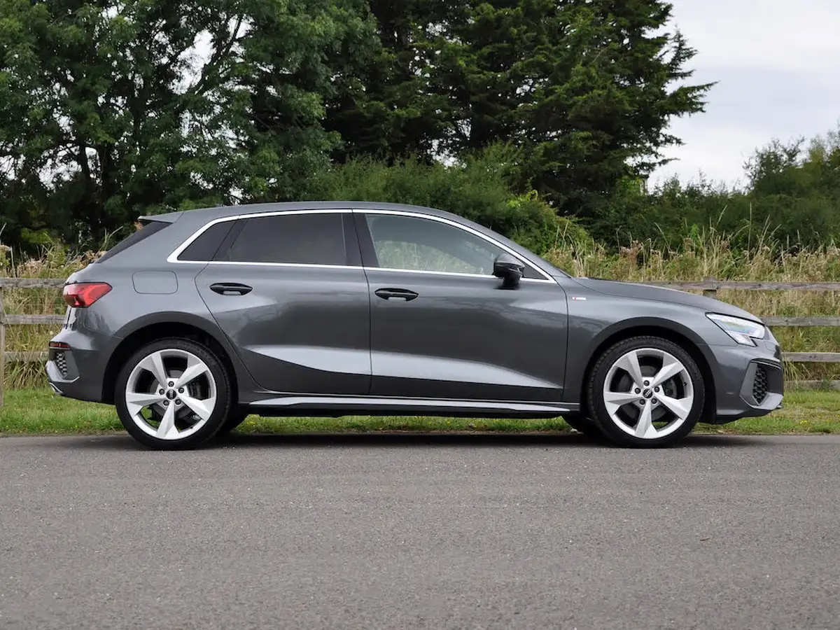 2021-audi-a3-14-40-tfsi-e-s-line-big-3