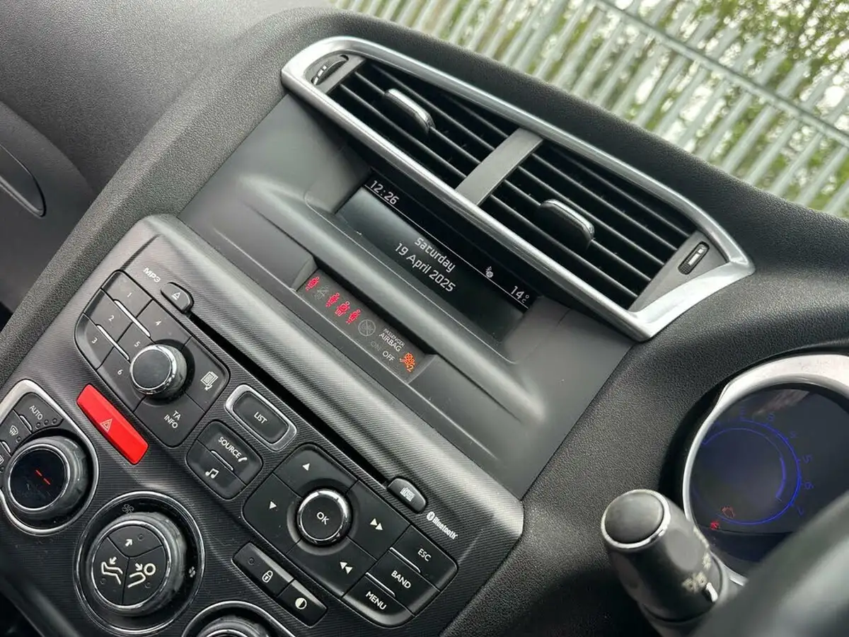 2012-citroen-ds4-16td-dstyle-16hdi-110ps-big-17