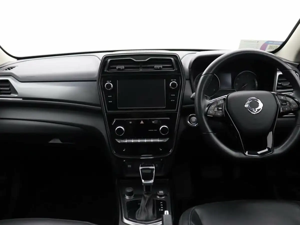 2022-kgm-ssangyong-tivoli-15-ultimate-auto-big-12