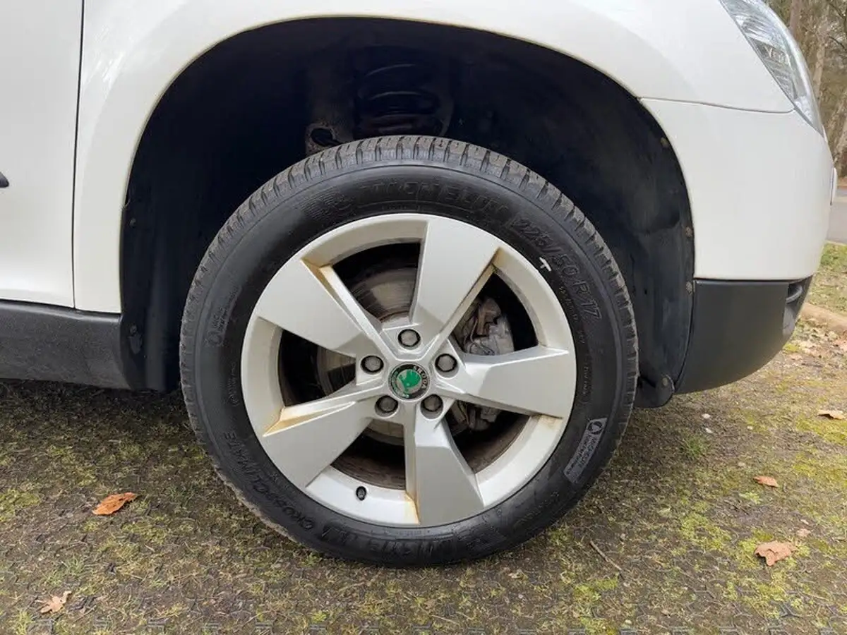 2013-skoda-yeti-20td-se-plus-140bhp-4x4-big-56