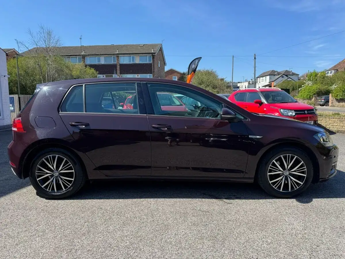 2017-volkswagen-golf-15-tsi-se-nav-hatchback-5d-big-2