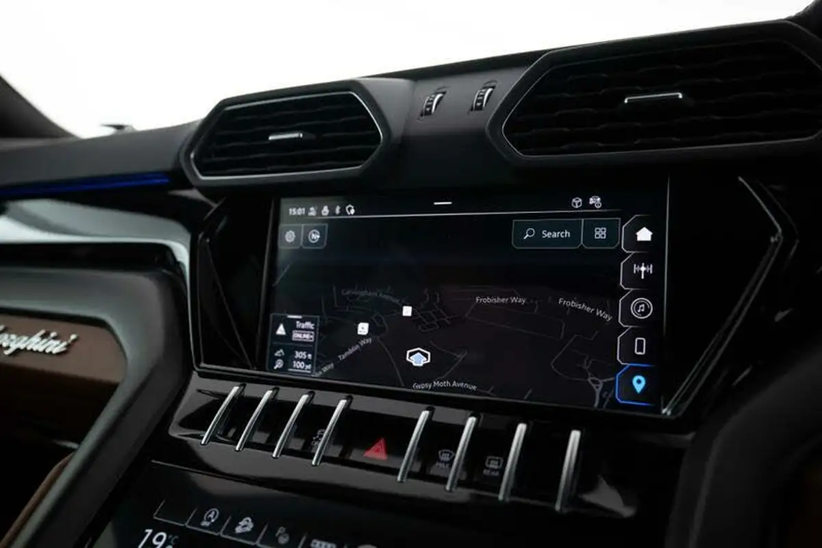 2024-lamborghini-urus-40-no-trim-big-15