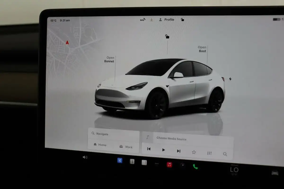 2022-tesla-model-y-e-long-range-big-13
