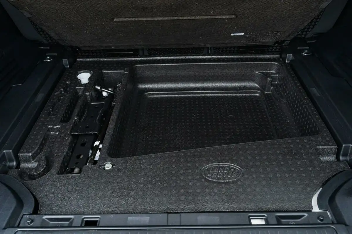 2023-land-rover-110-defender-30-d300-x-dynamic-hse-big-16