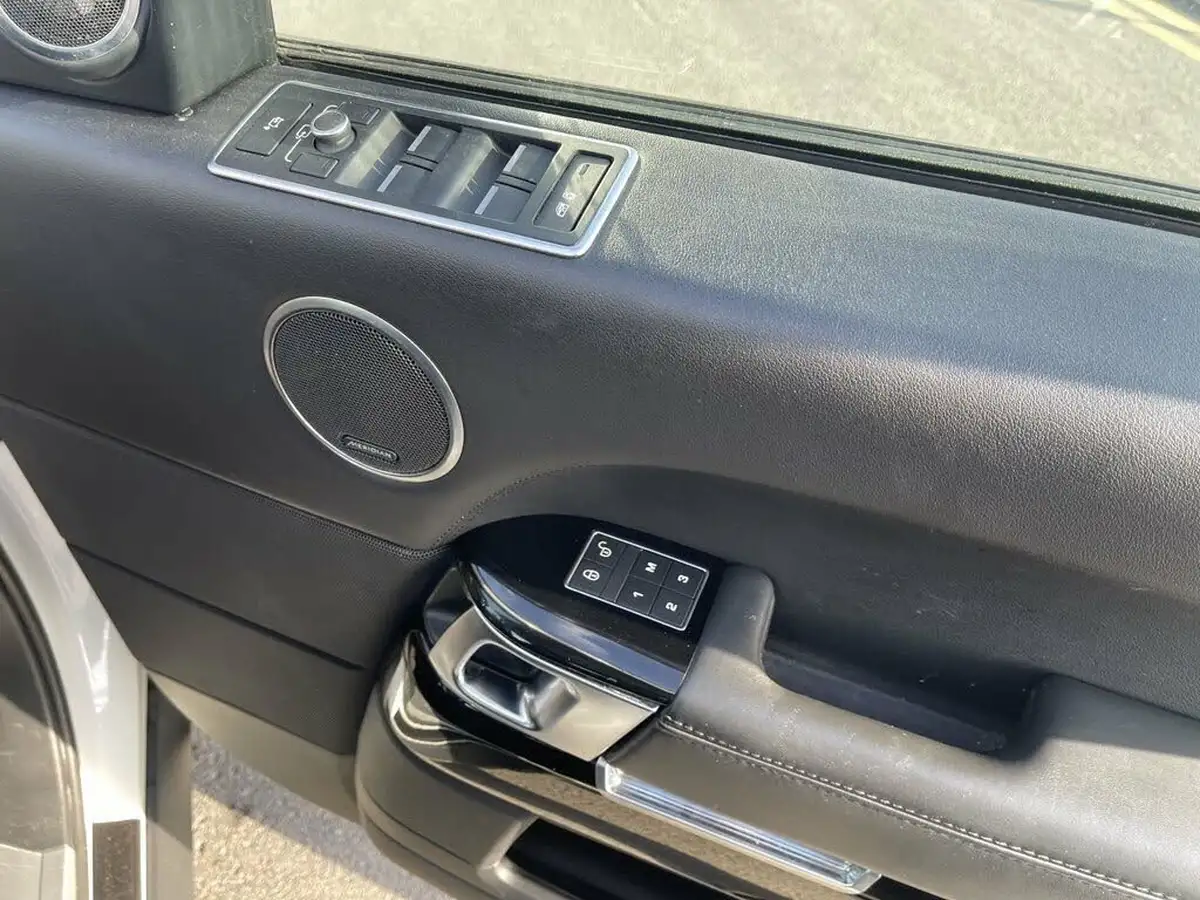 2018-land-rover-range-rover-30tdv6-vogue-big-15