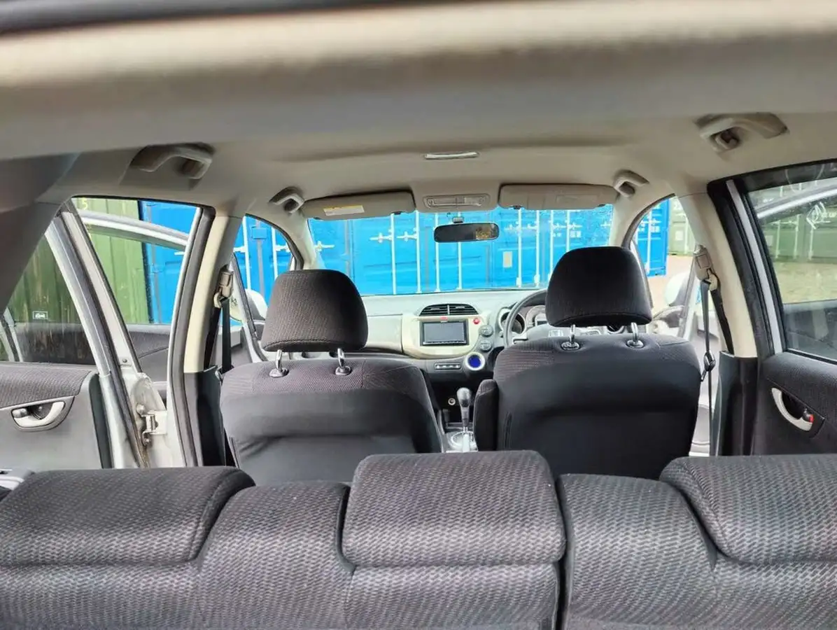 2013-honda-jazz-big-39