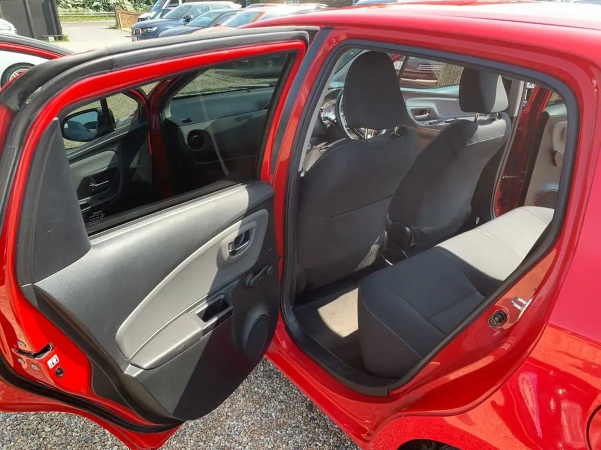 2016-toyota-yaris-133-design-big-34