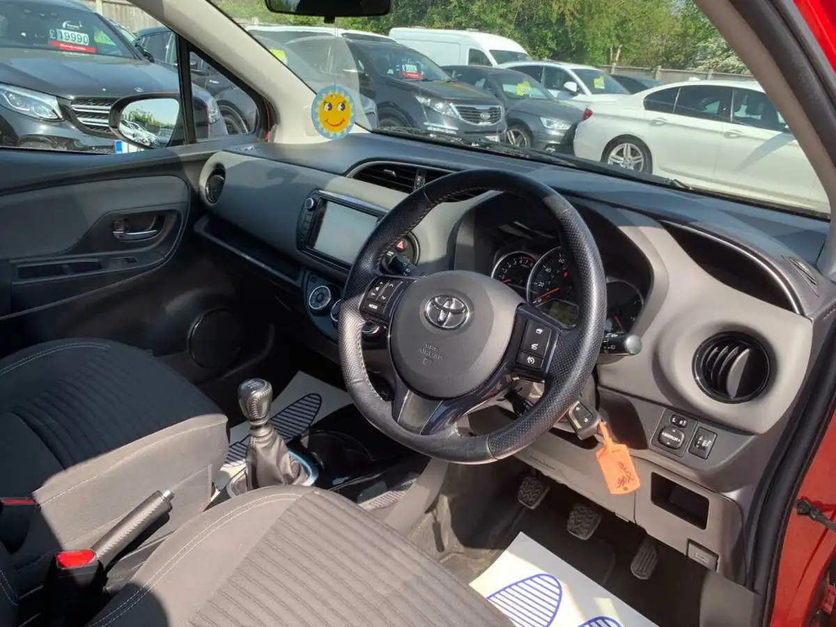 2016-toyota-yaris-133-design-big-10