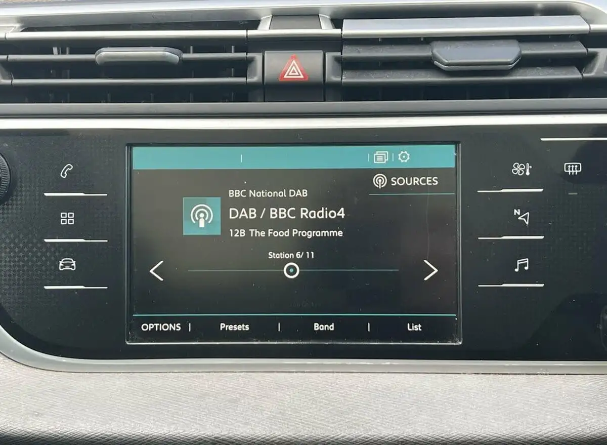 2018-citroen-grand-c4-spacetourer-15bluehdi-flair-big-47