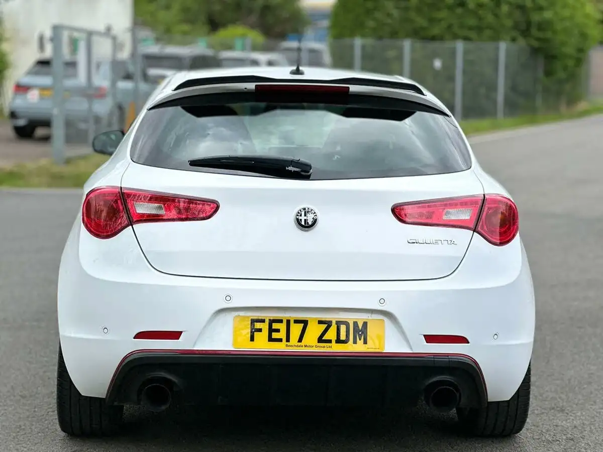 2017-alfa-romeo-giulietta-17-veloce-big-12