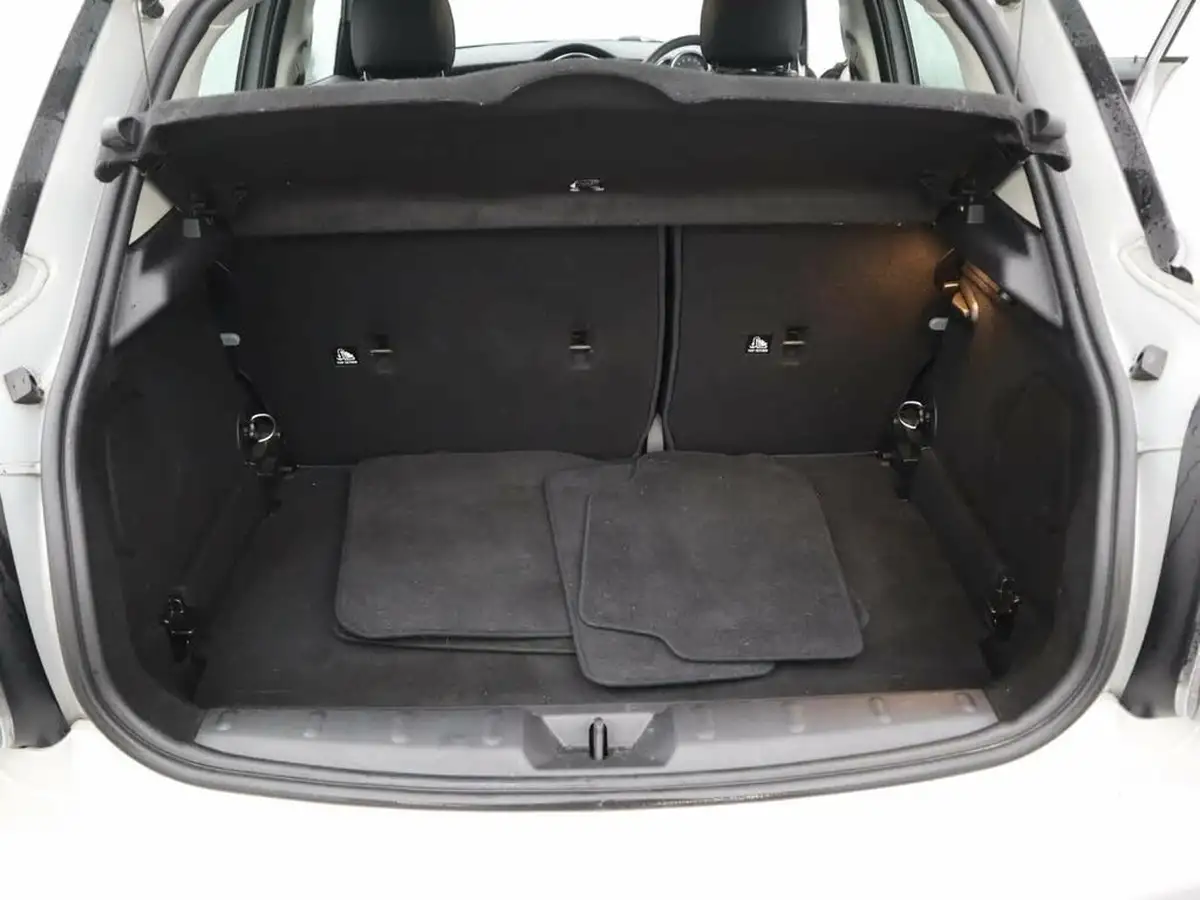 2020-mini-countryman-15-cooper-classic-big-6