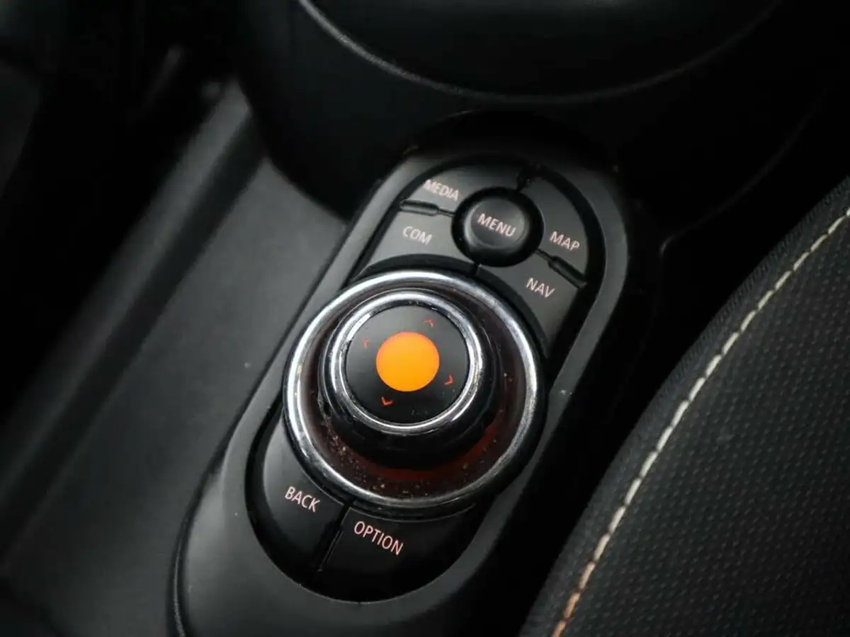 2020-mini-countryman-15-cooper-classic-big-22