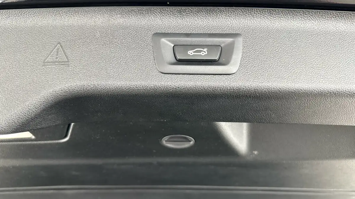 2022-bmw-5-series-20td-520d-m-sport-mht-touring-5d-big-33
