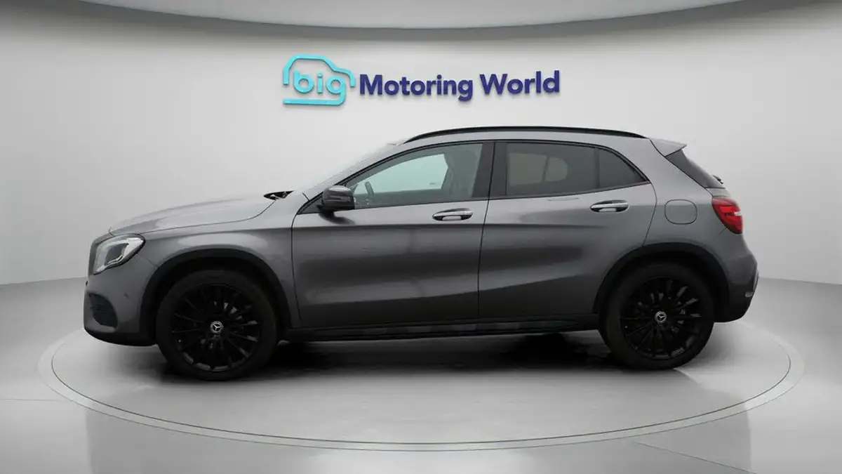 2020-mercedes-benz-gla-class-16-gla-200-amg-line-edition-plus-7g-dct-big-4