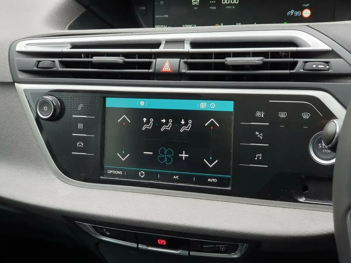 2022-citroen-grand-c4-spacetourer-12-puretech-shine-eat8-big-18