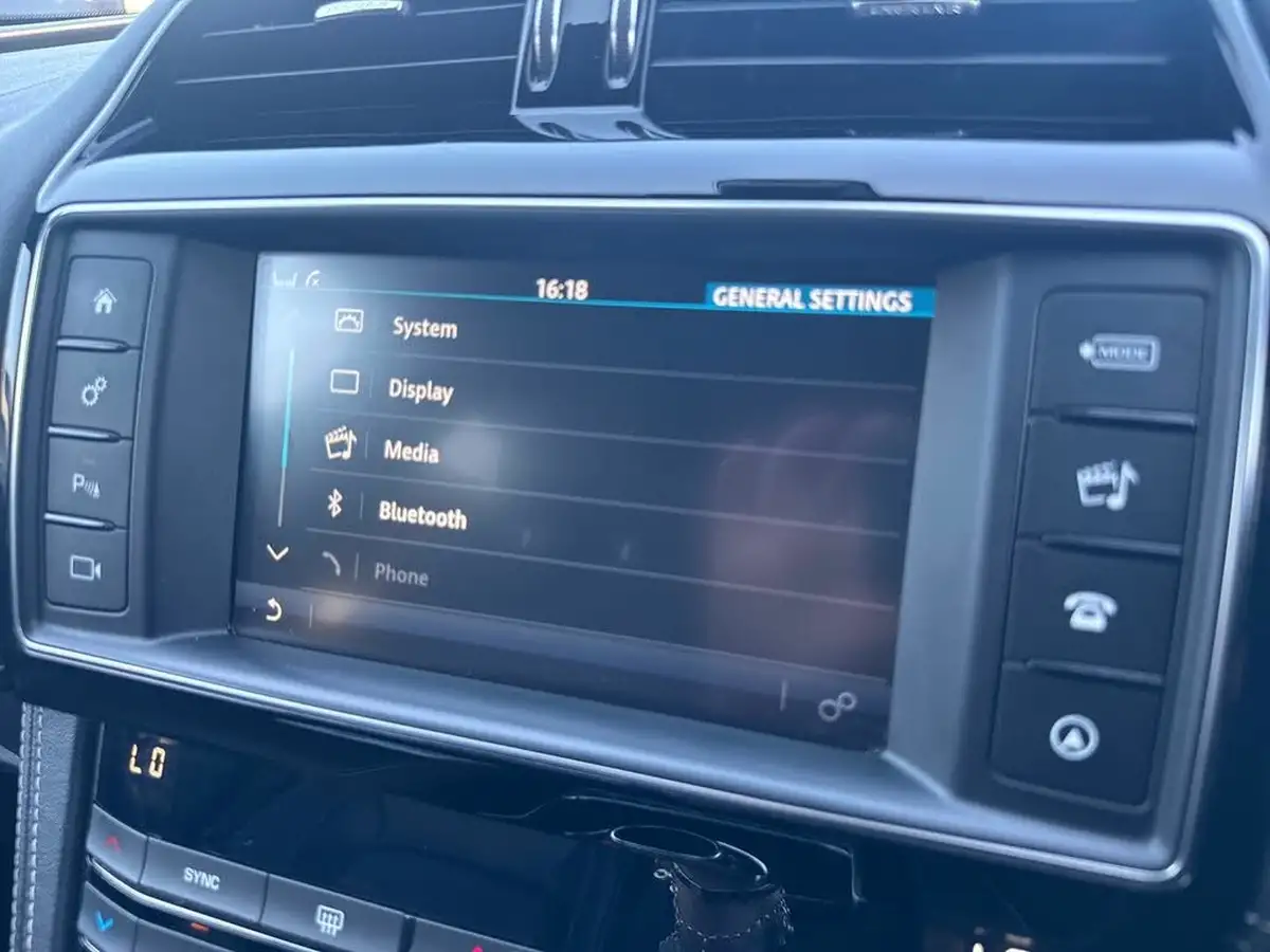 2018-jaguar-f-pace-20-i4d-r-sport-180ps-awd-auto-big-33