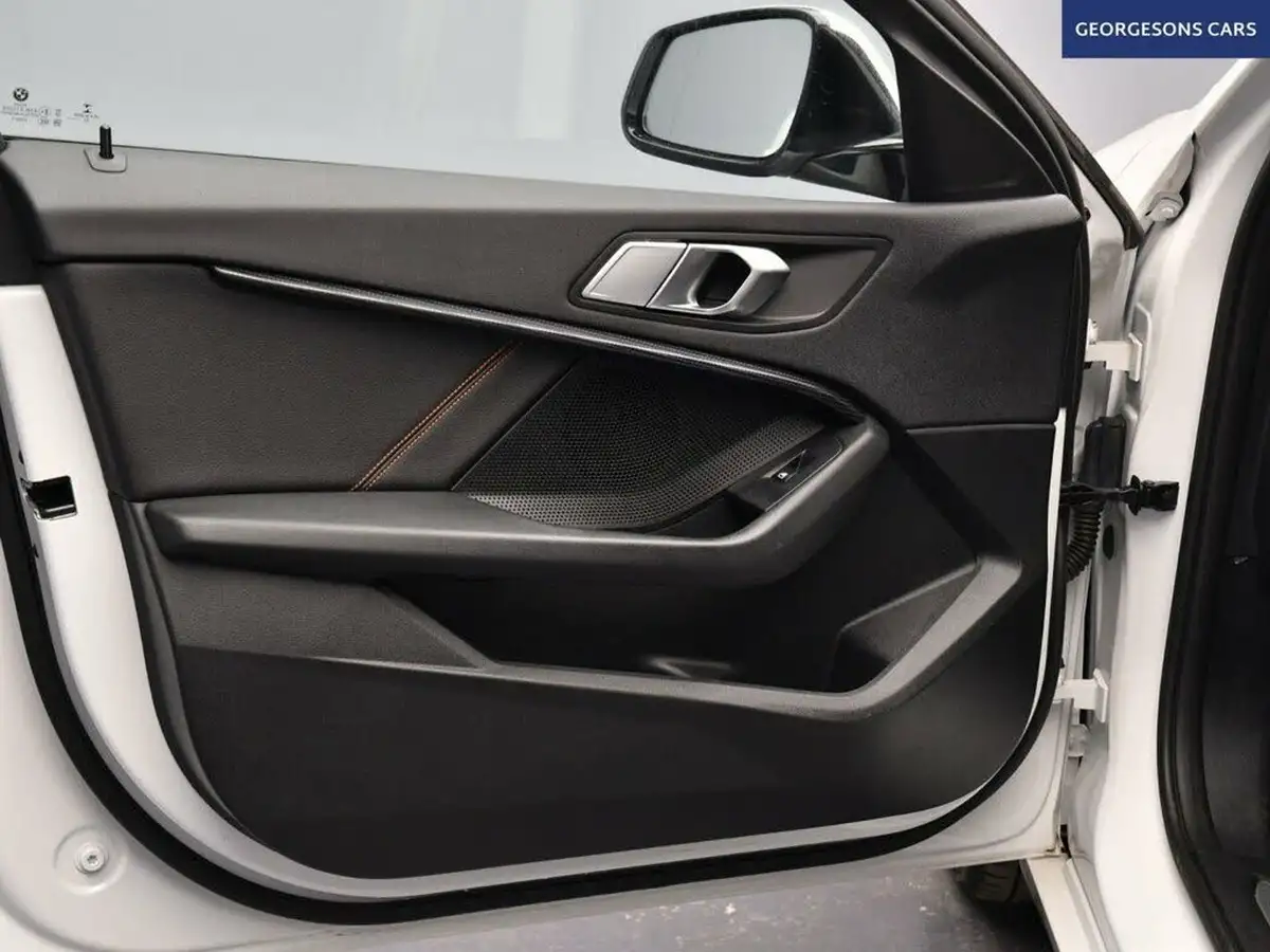2022-bmw-1-series-15td-116d-sport-big-24