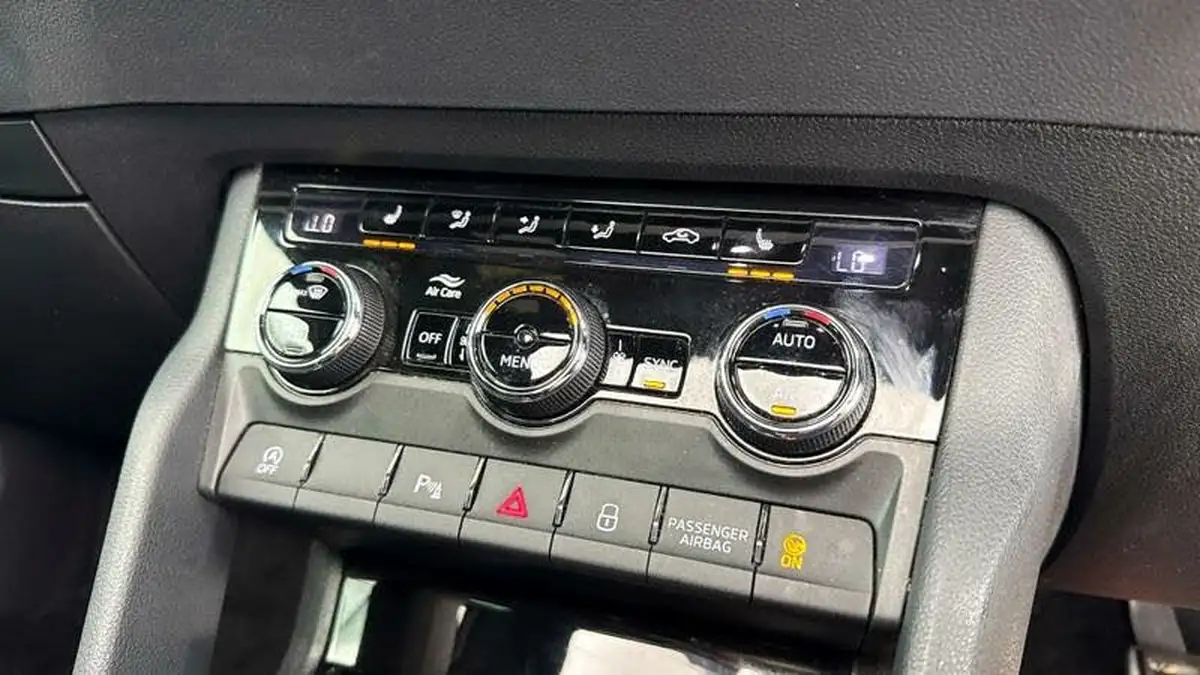 2018-skoda-karoq-20tdi-sportline-150ps-big-11