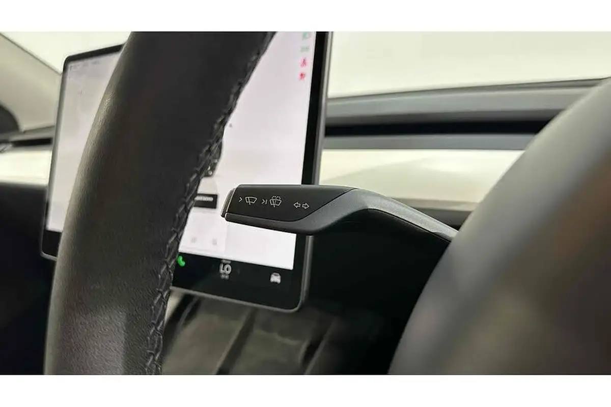 2022-tesla-model-y-e-long-range-big-35
